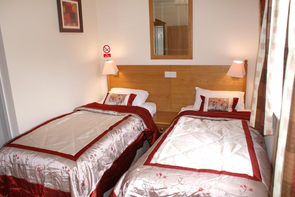 The Hawkenbury Bed and Breakfast Staplehurst Δωμάτιο φωτογραφία